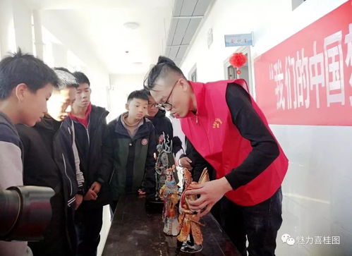 石拐區文聯組織文藝志愿者開展“我們的中國夢——文化進萬家、進校園”文化藝術交流活動